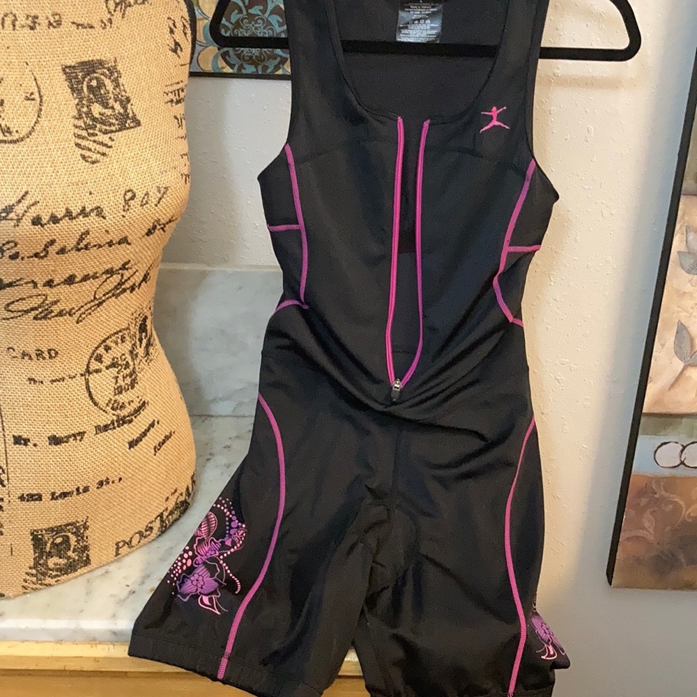 New Danskin Leotard One Piece Great Design M Back!